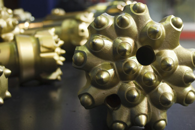 SUS304不锈钢材料55度圆鼻刀3C配件加工